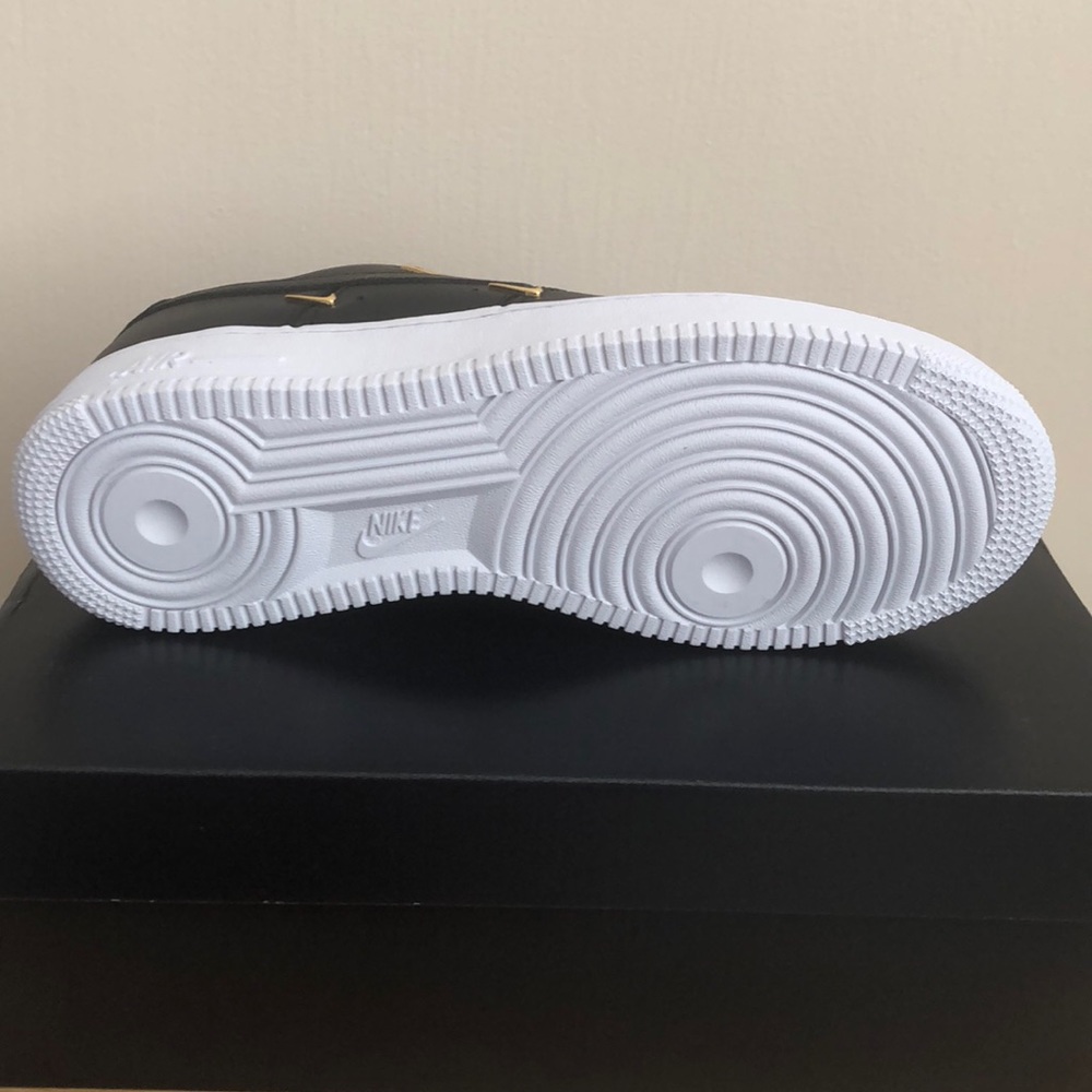 🖤🤍NIKE AIR FORCE 1 ‘07 LX SNEAKERS🤍🖤 - Picture 6 of 7
